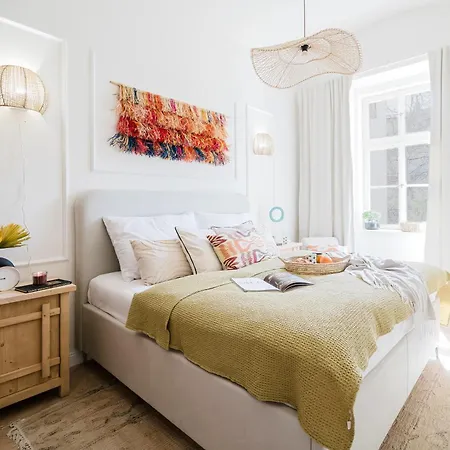 Days - Boho One-bedroom With Netflix In Vinohrady